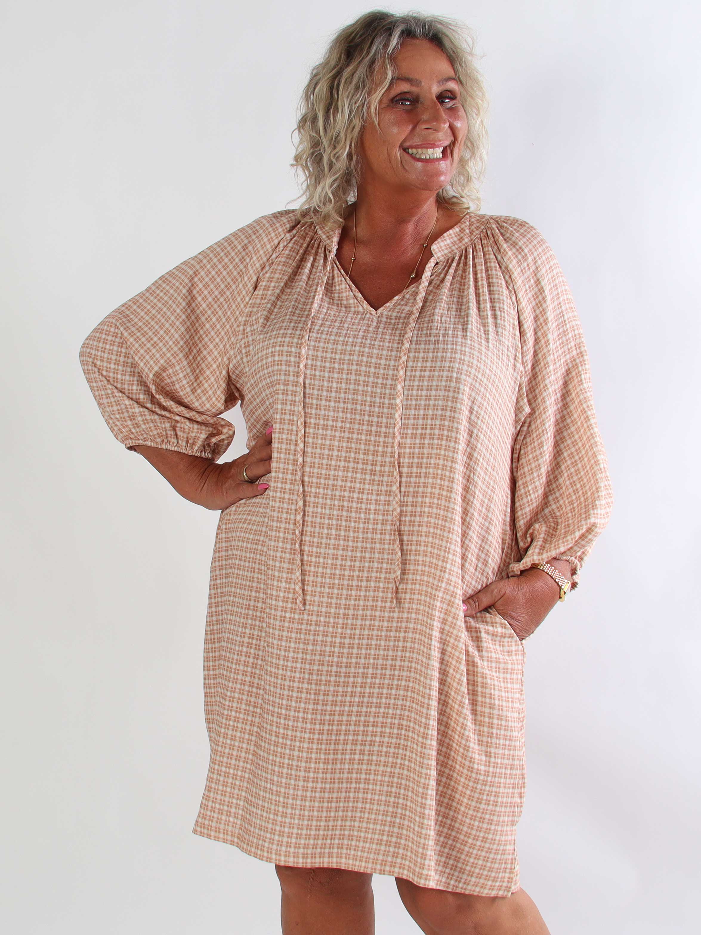 Amidala Check - Elegant ternet plus size tunikakjole i viskose